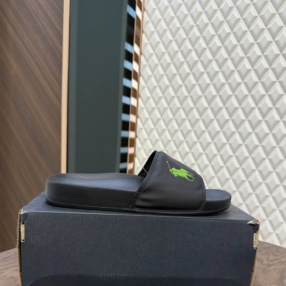 POLO LOGO - BLACK NEON (02)