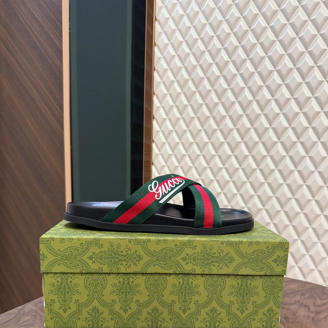 GUCC CROSS SLIDE - BLACK