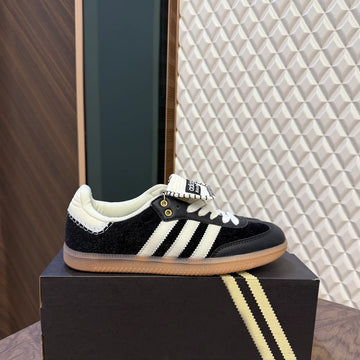 SAMBA WALES B - PONY TONAL BLACK