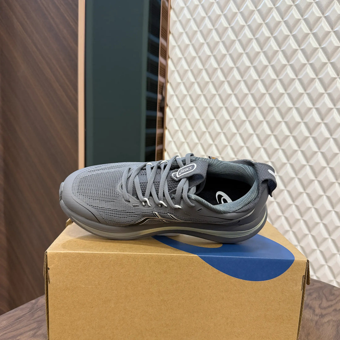 GEL NIMBUS 28 - CARBON CREAM