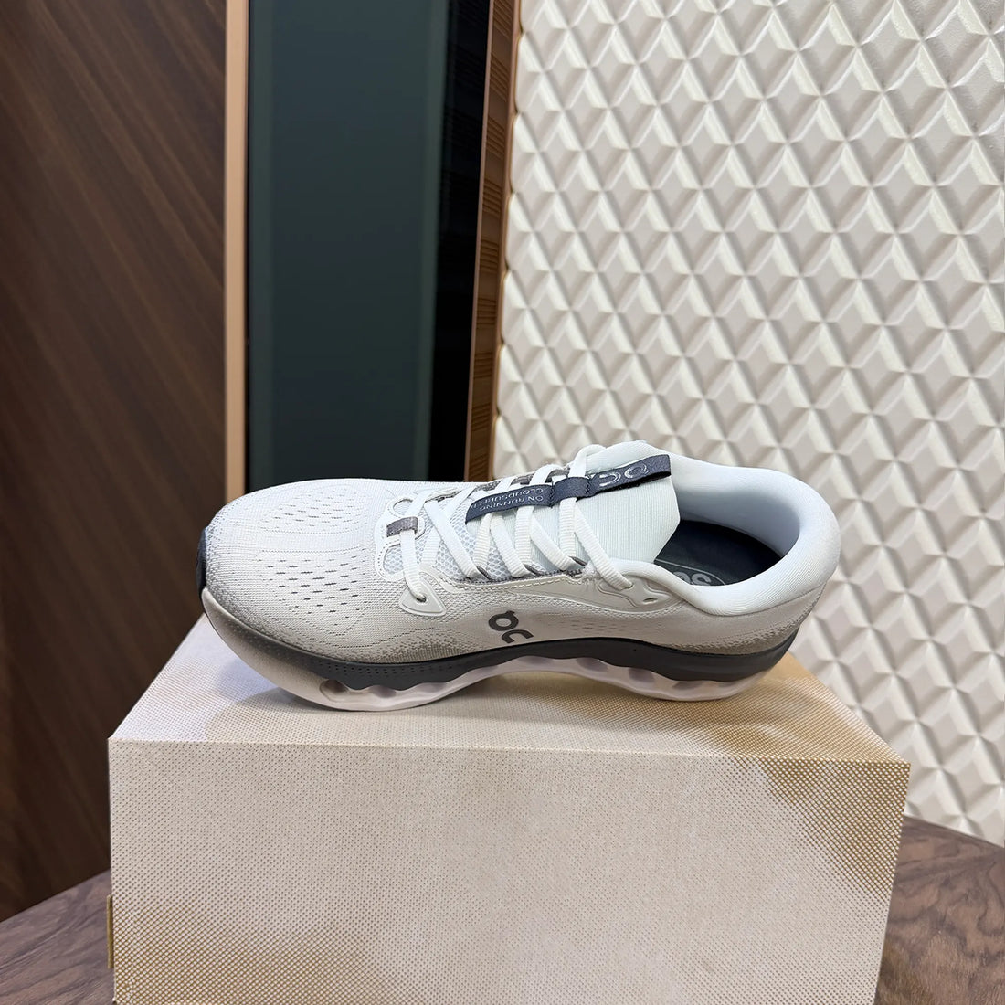 ON CLOUD SURFER 3 - WHITE GREY