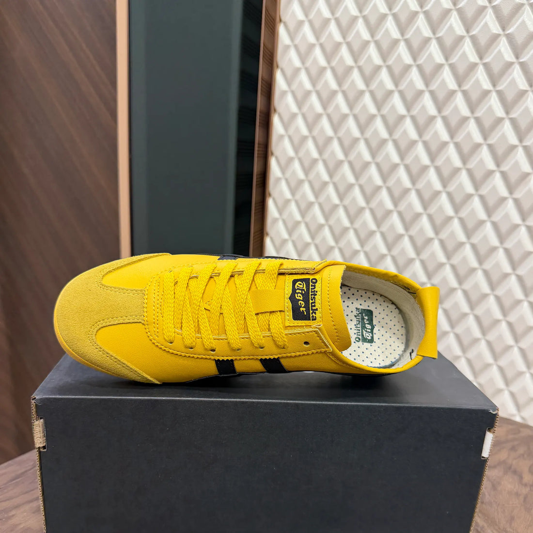 ONITSUKA TIGER MEXICO 66 - BLACK YELLOW