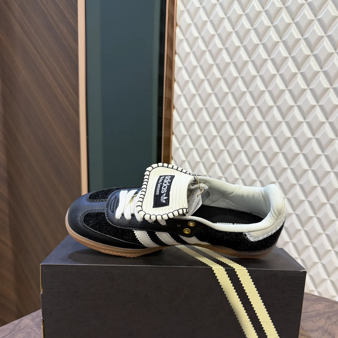 SAMBA WALES B - PONY TONAL BLACK