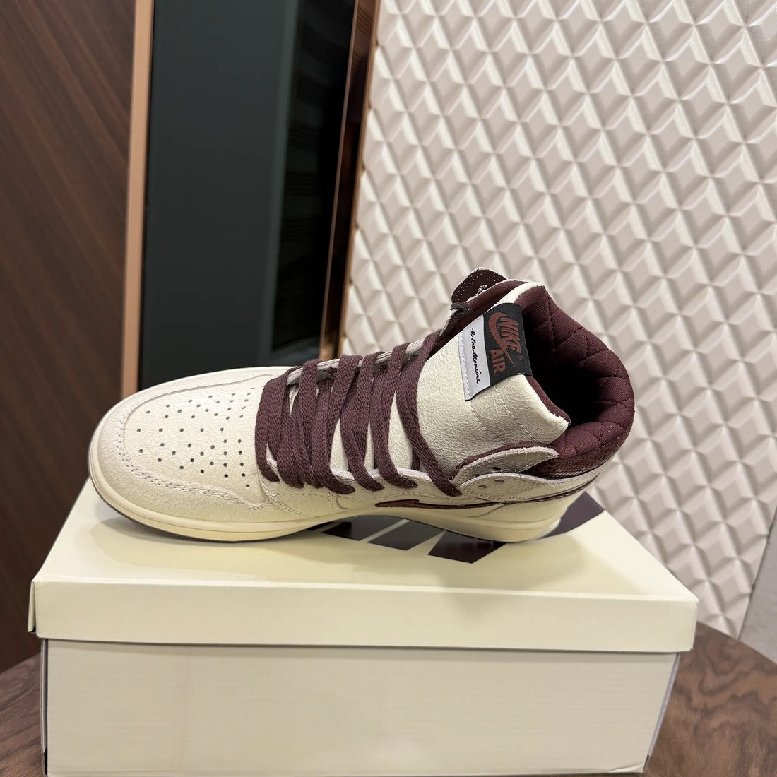 AJ 1 HIGHS - A MA MANIERE (SAIL & BURGUNDY)