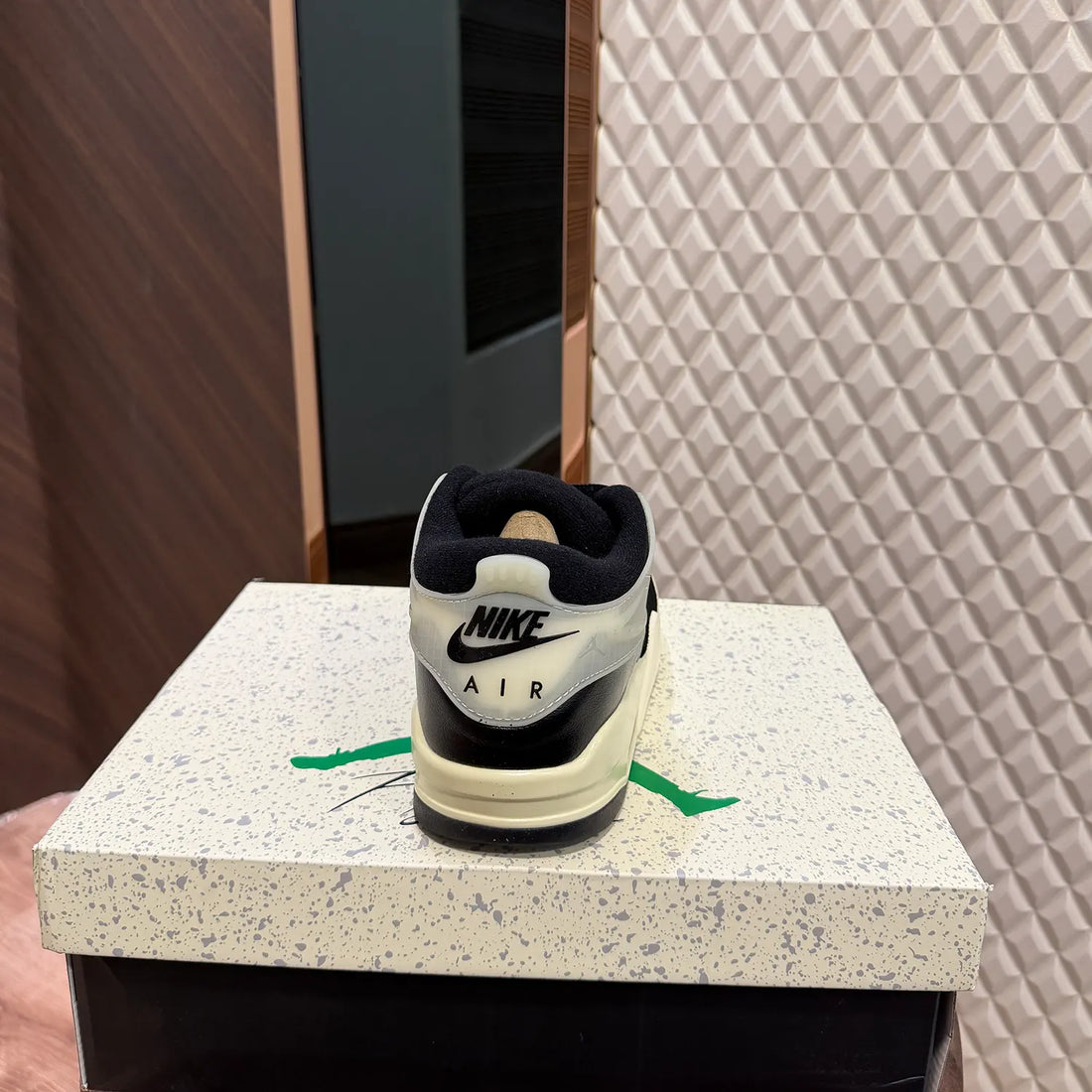 AJ IV RM - BLACK SAIL
