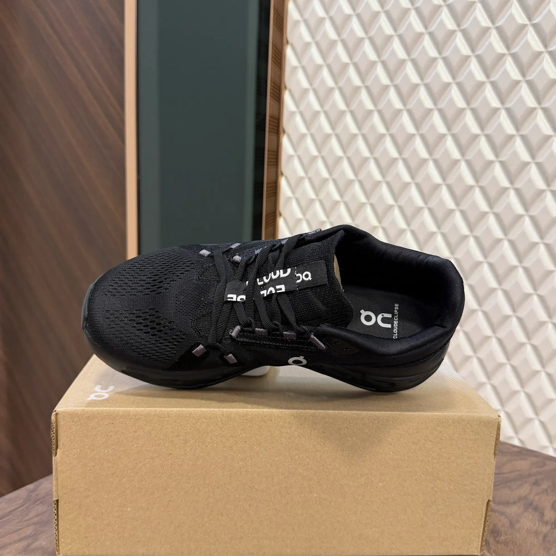 ON CLOUD ECLIPSE - ALL BLACK