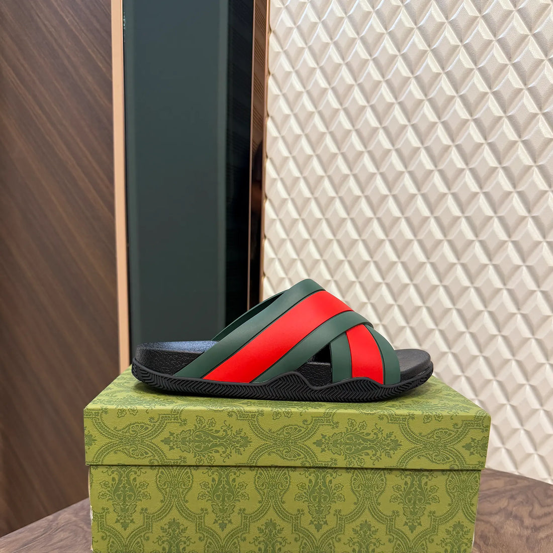 GUCC WEB SLIDE - BLACK
