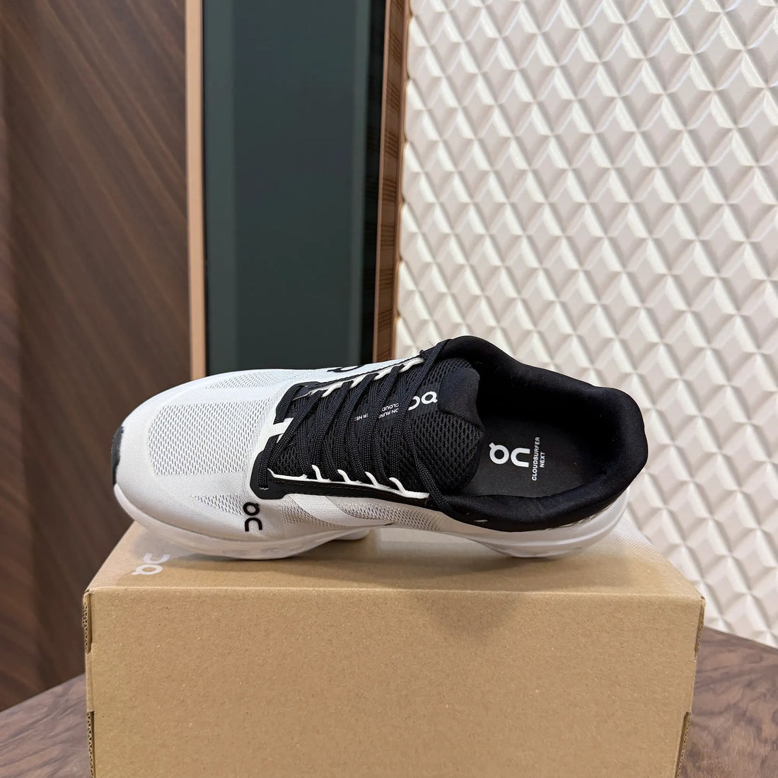 ON CLOUD SURFER NEXT - WHITE BLACK