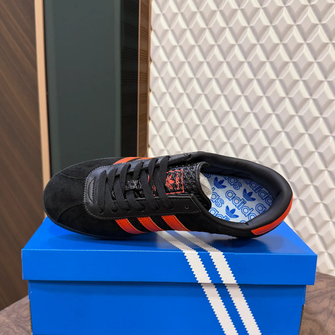 ADI EXCLUSIVE BRUSSEL - BLACK ORANGE