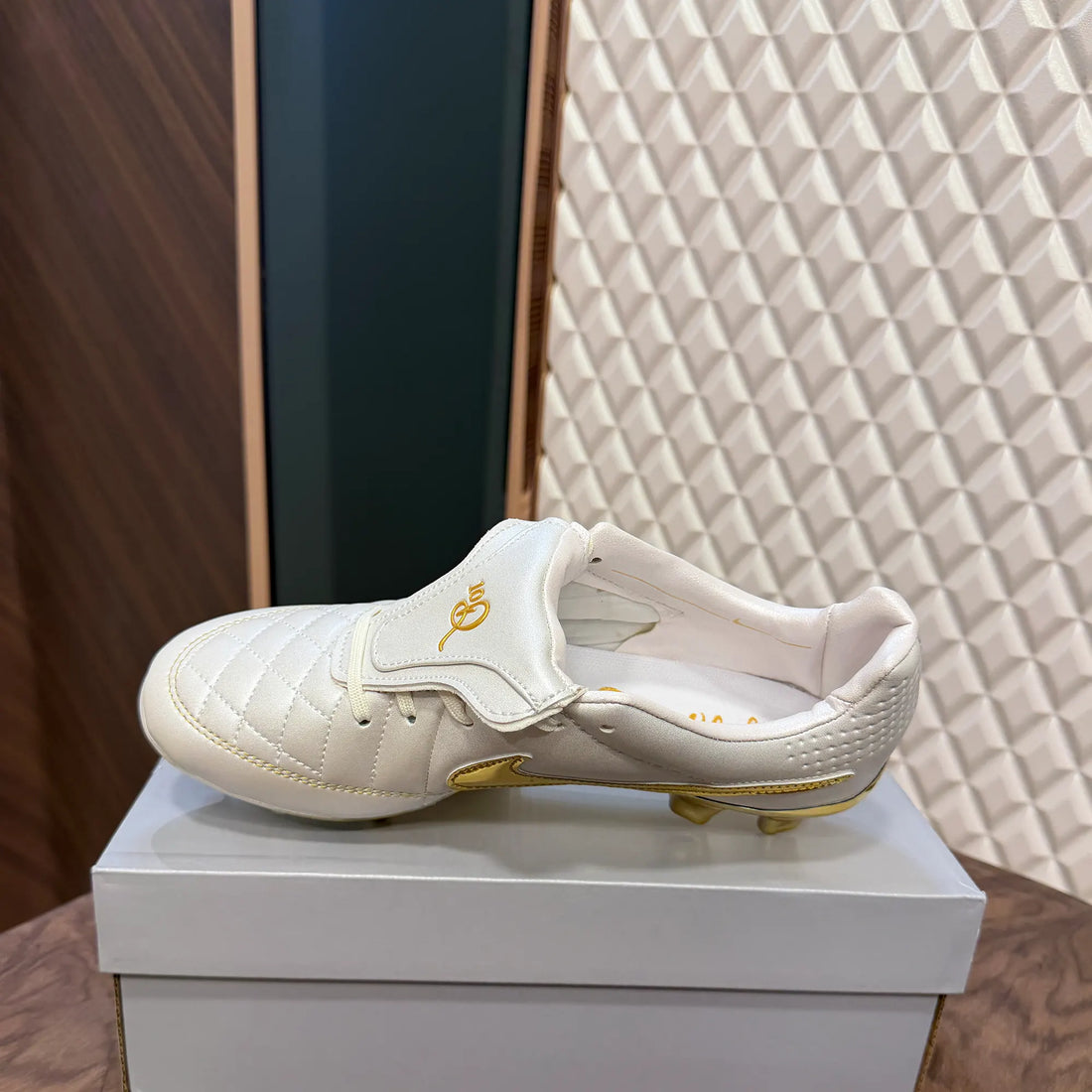TIEMPO LEGEND SE - TOUCH OF GOLD (RONALDINHO ED)