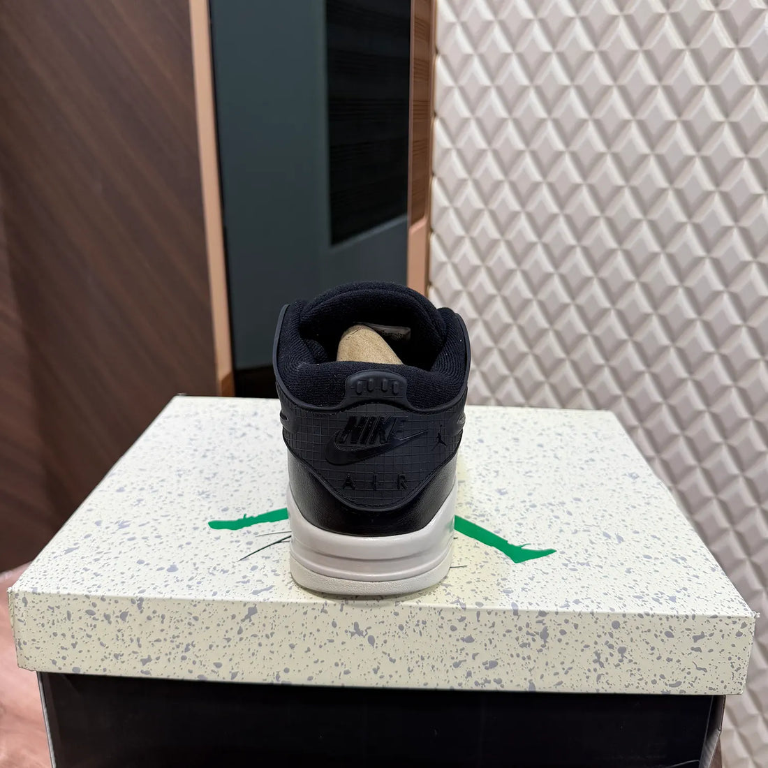 AJ IV RM - BLACK LIGHT BONE