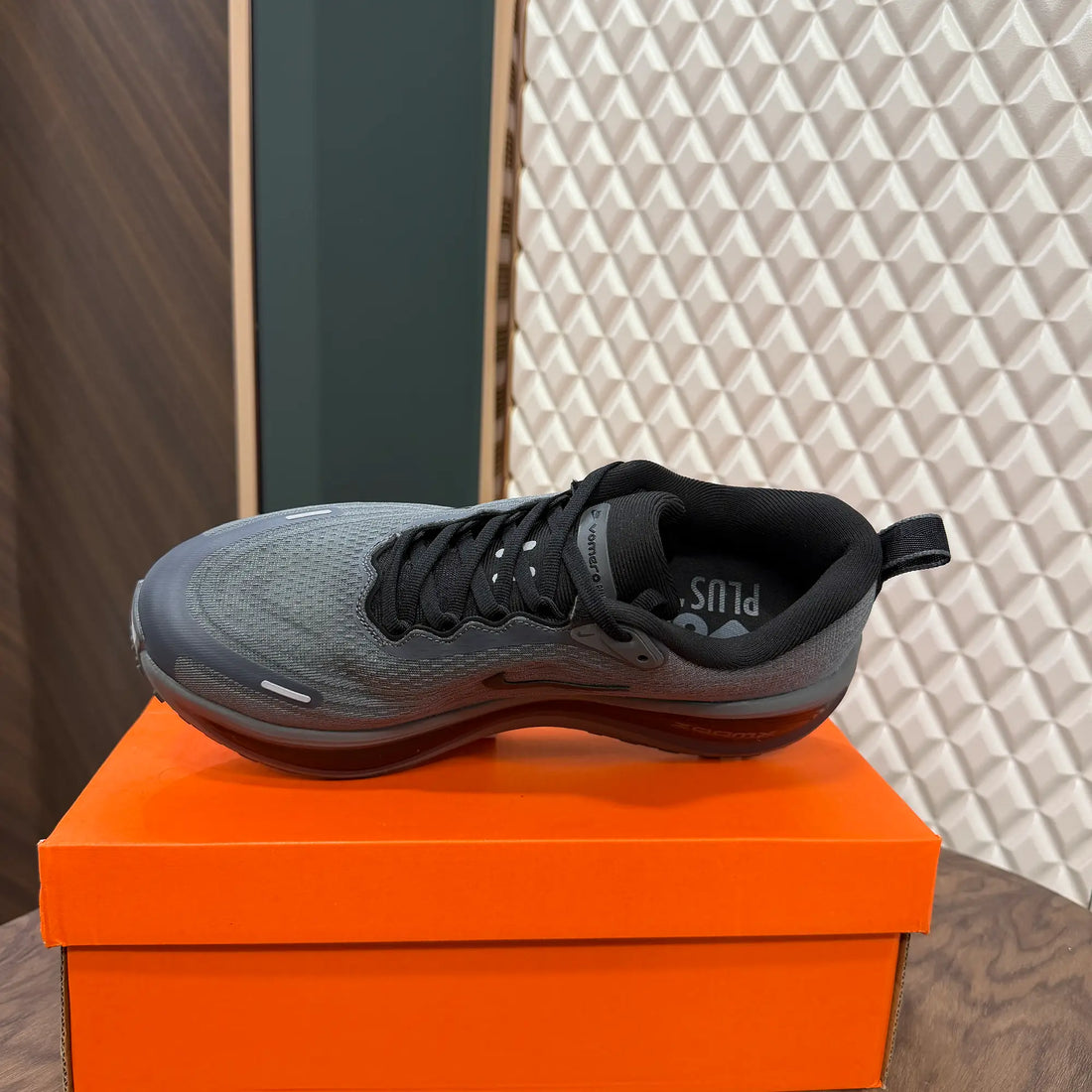 NK VOMERO PLUS - SMOKE GREY