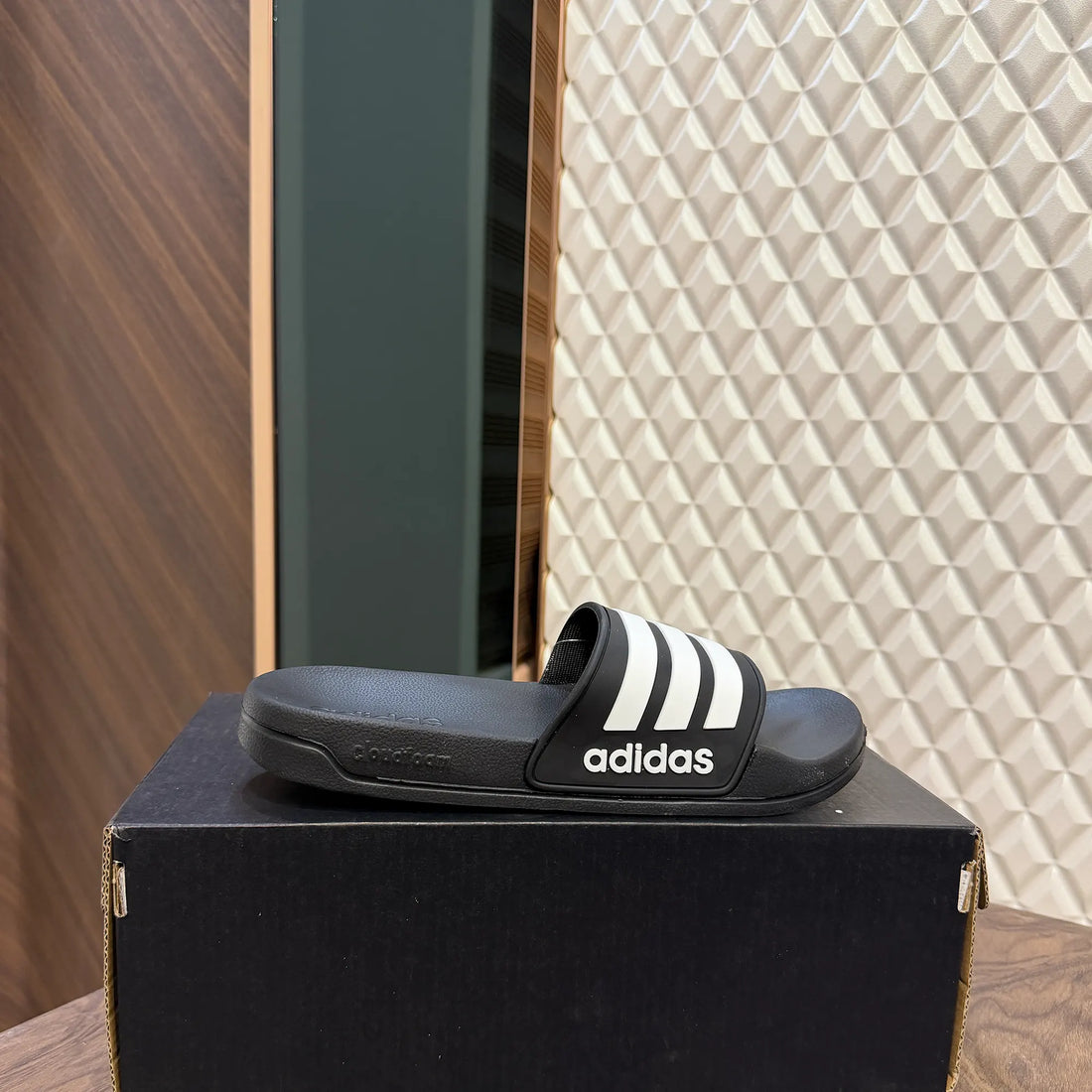 ADI SHOWER SLIDE - BLACK WHITE