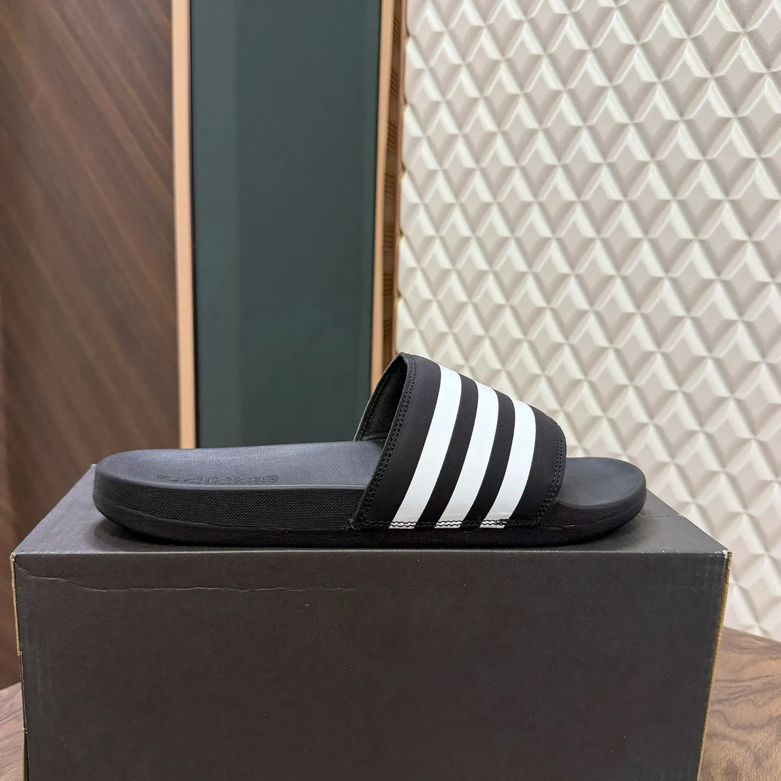 ADI STRIPES - BLACK WHITE (WITH BOX)