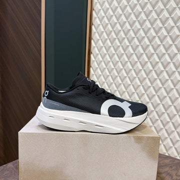 ON CLOUDBOOM VOLT - BLACK WHITE