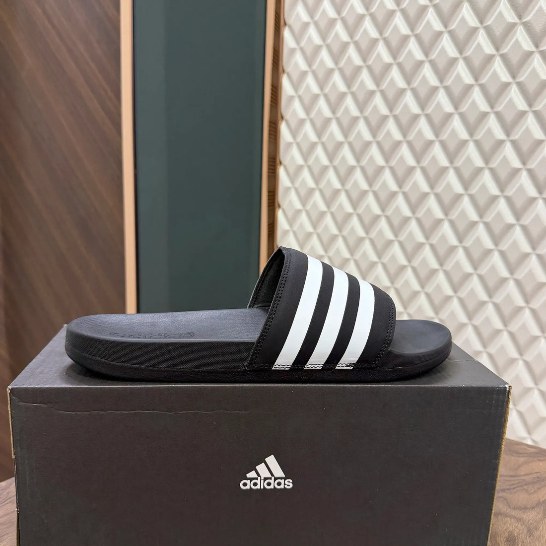 ADI STRIPES - BLACK WHITE (WITH BOX)