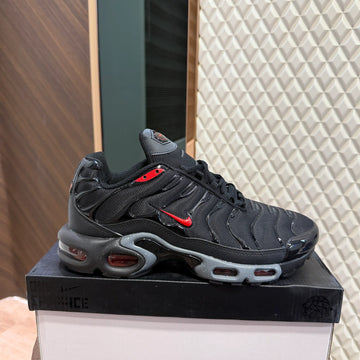 AIRMAX PLUS TN - BLACK RED