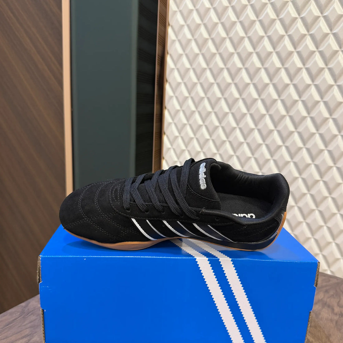ADI RACER - CORE BLACK