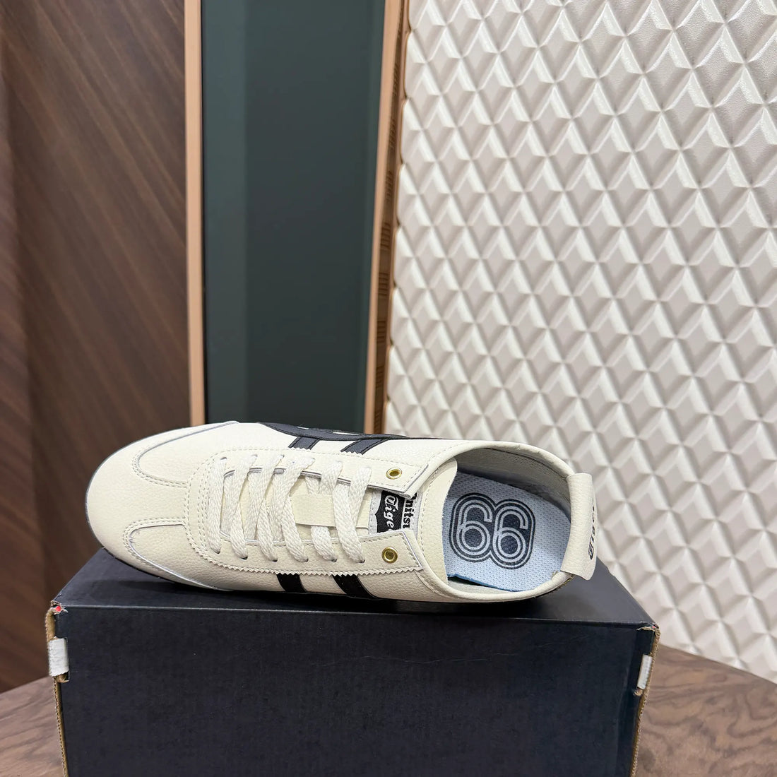 ONITSUKA TIGER MEXICO 66 - BLACK GOLD