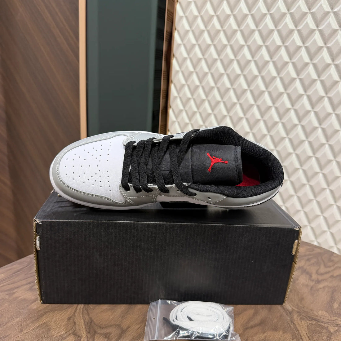 AJ 1 LOW - SMOKE GREY (RED) PREMIUM