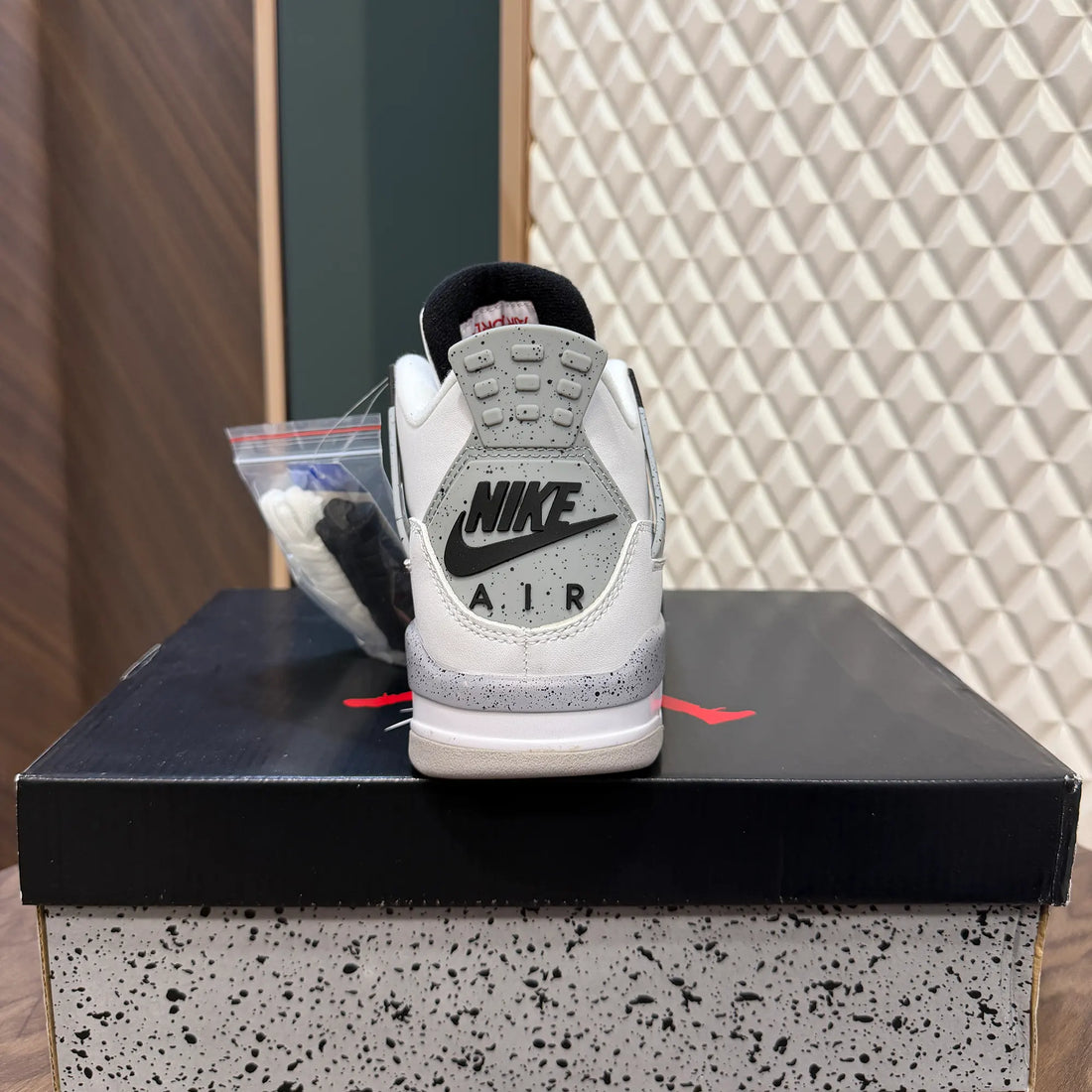 AJ IV - WHITE CEMENT (PREMIUM)