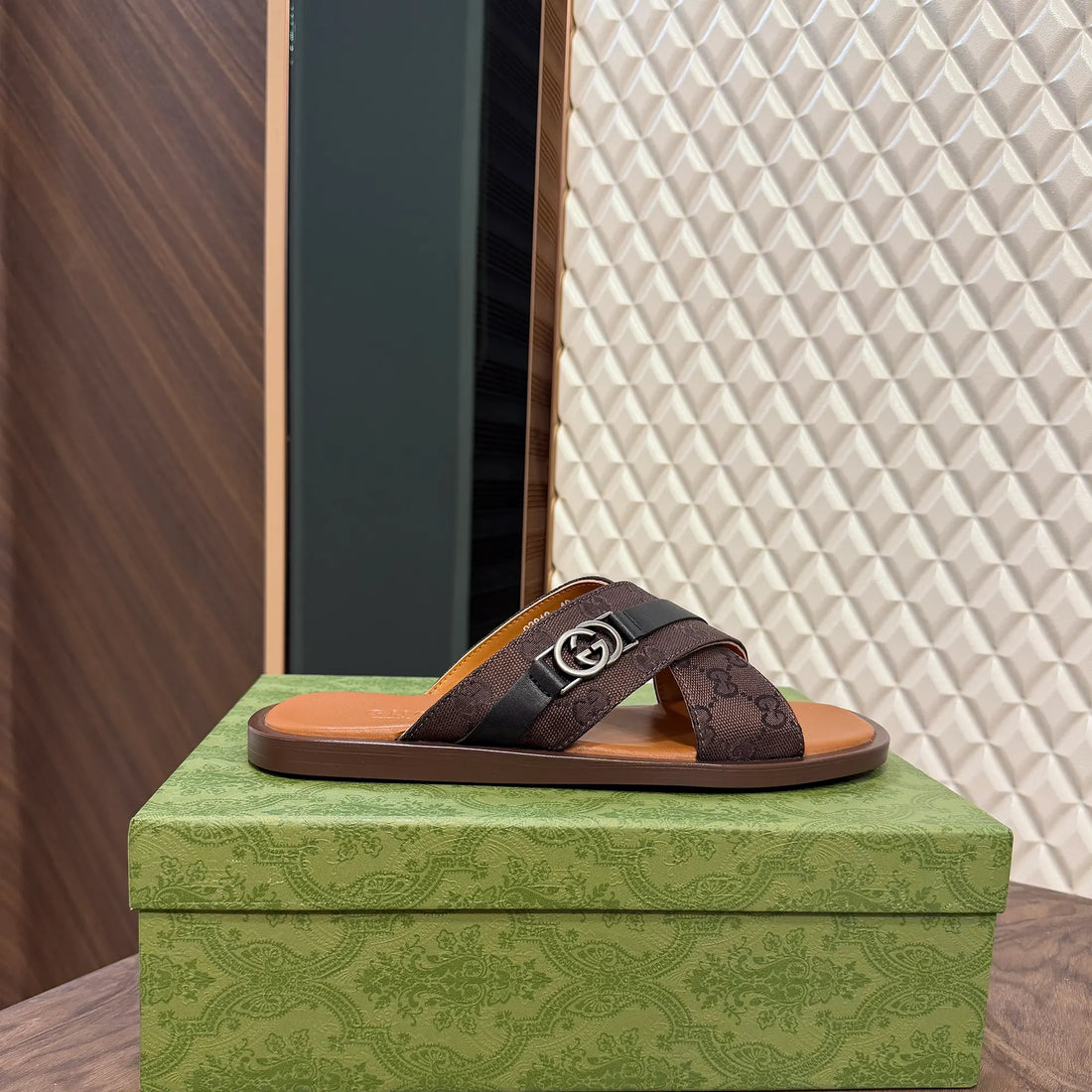 GUCC CROSS SLIDE - COFFEE BROWN