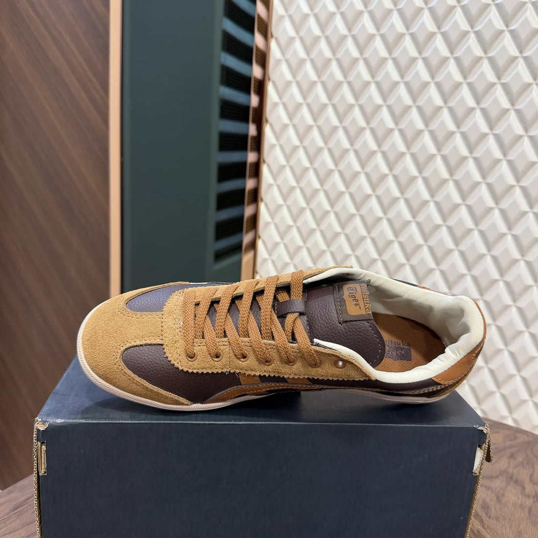 ONITSUKA TIGER TOKUTEN - DARK BROWN