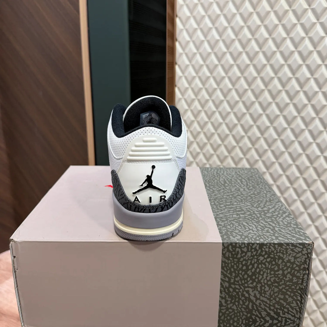 AJ 3 - CEMENT GREY