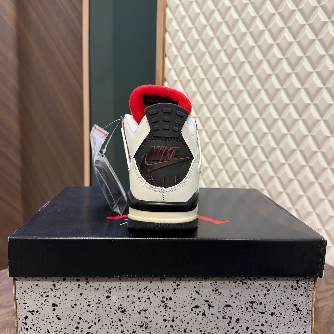 AJ IV - FLIGHT CLUB