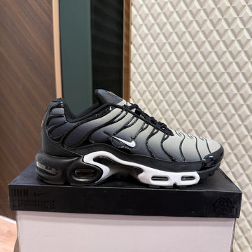 AIRMAX PLUS TN - BLACK METALLIC