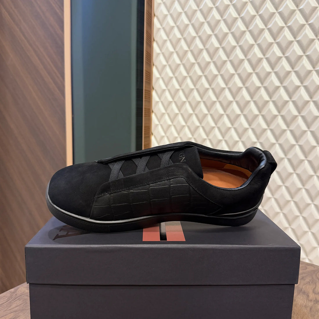 ZEGN TRIPLE STITCH - BLACK (SUEDE)