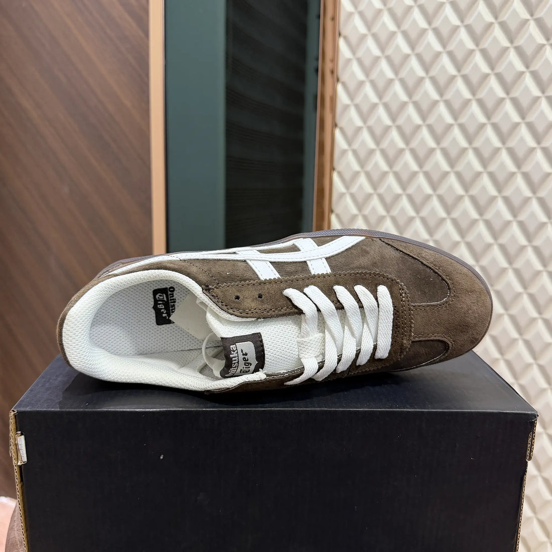 ONITSUKA TIGER TOKUTEN - BROWN (SUEDE)