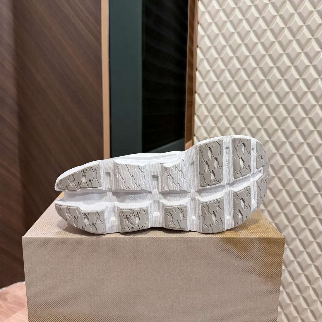 ON CLOUD MONSTER 3 - WHITE