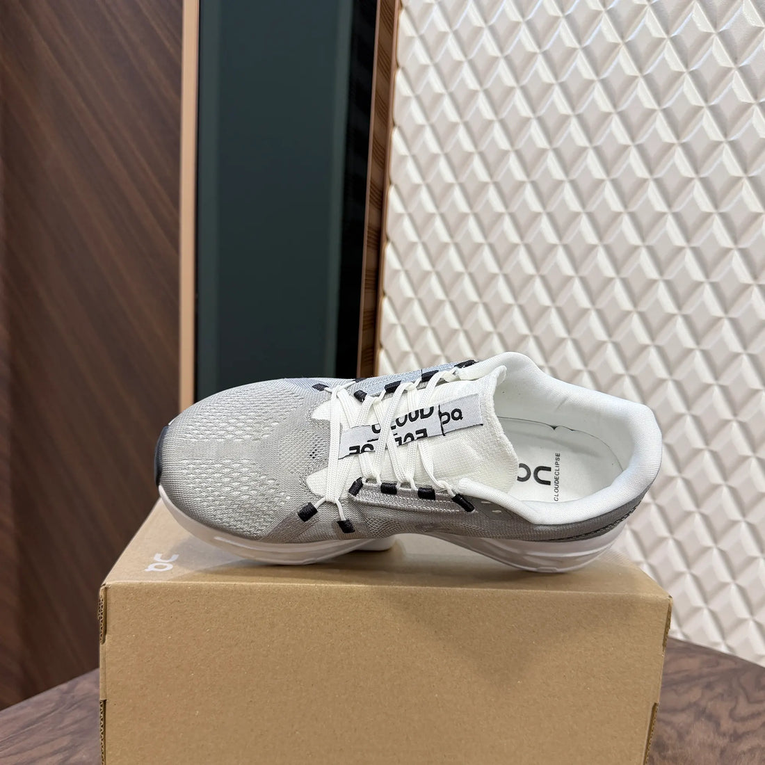 ON CLOUD ECLIPSE - ALLOY WHITE