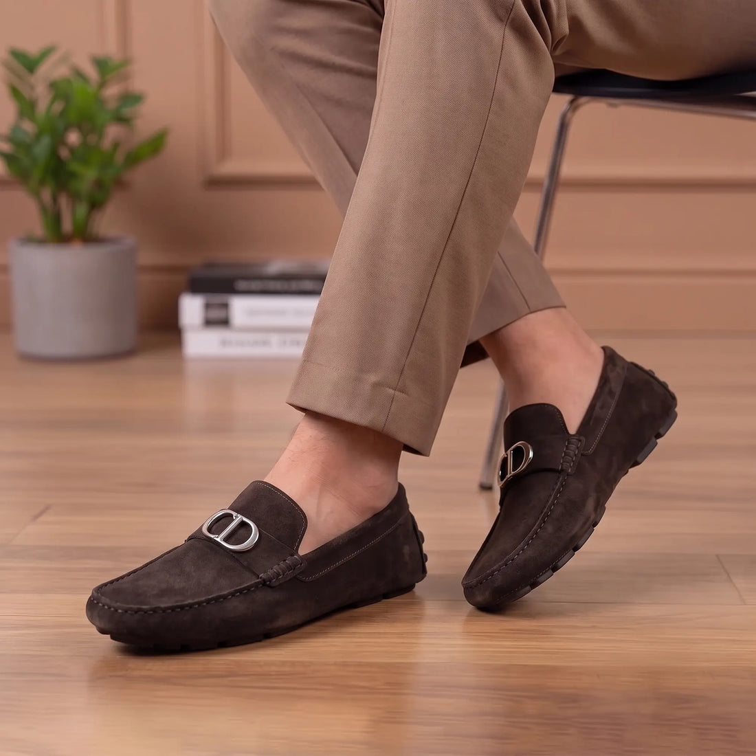 DIO SUEDE LOAFER - BROWN (002)