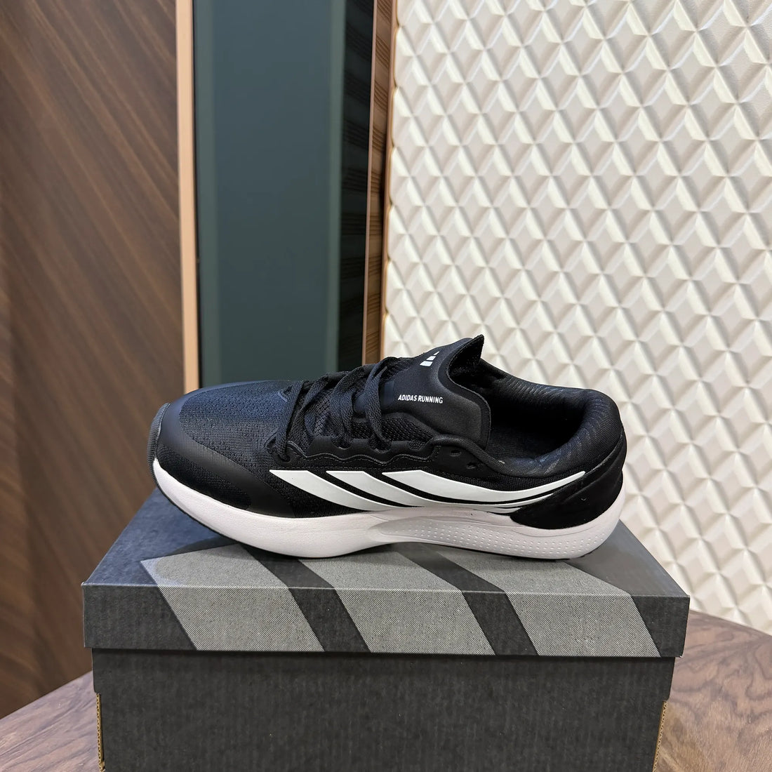 SUPERNOVA RISE 4 - BLACK WHITE