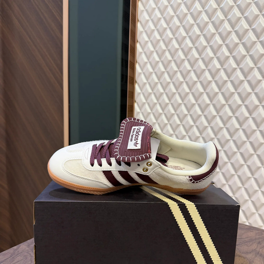 SAMBA WALES B - CREAM WHITE