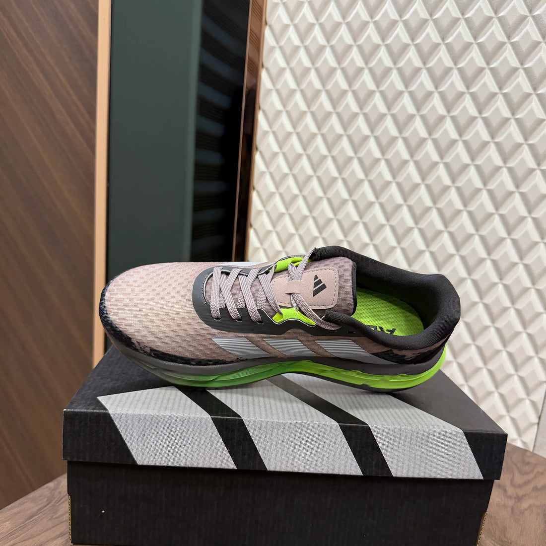 ADISTAR 3 - VIBRANT NEON REFLECTIVE