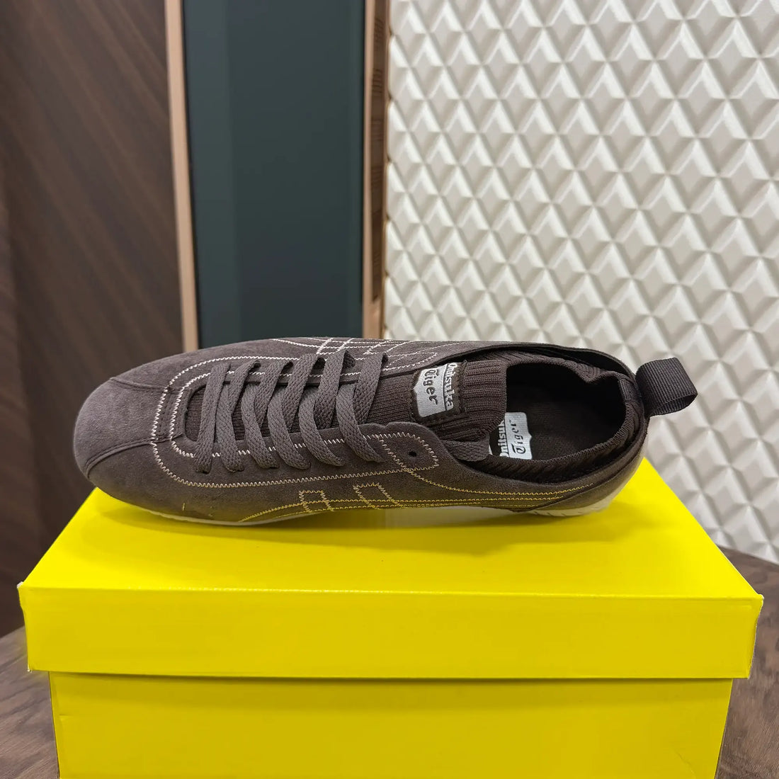 ONITSUKA TIGER SCLAW - BROWN GUM