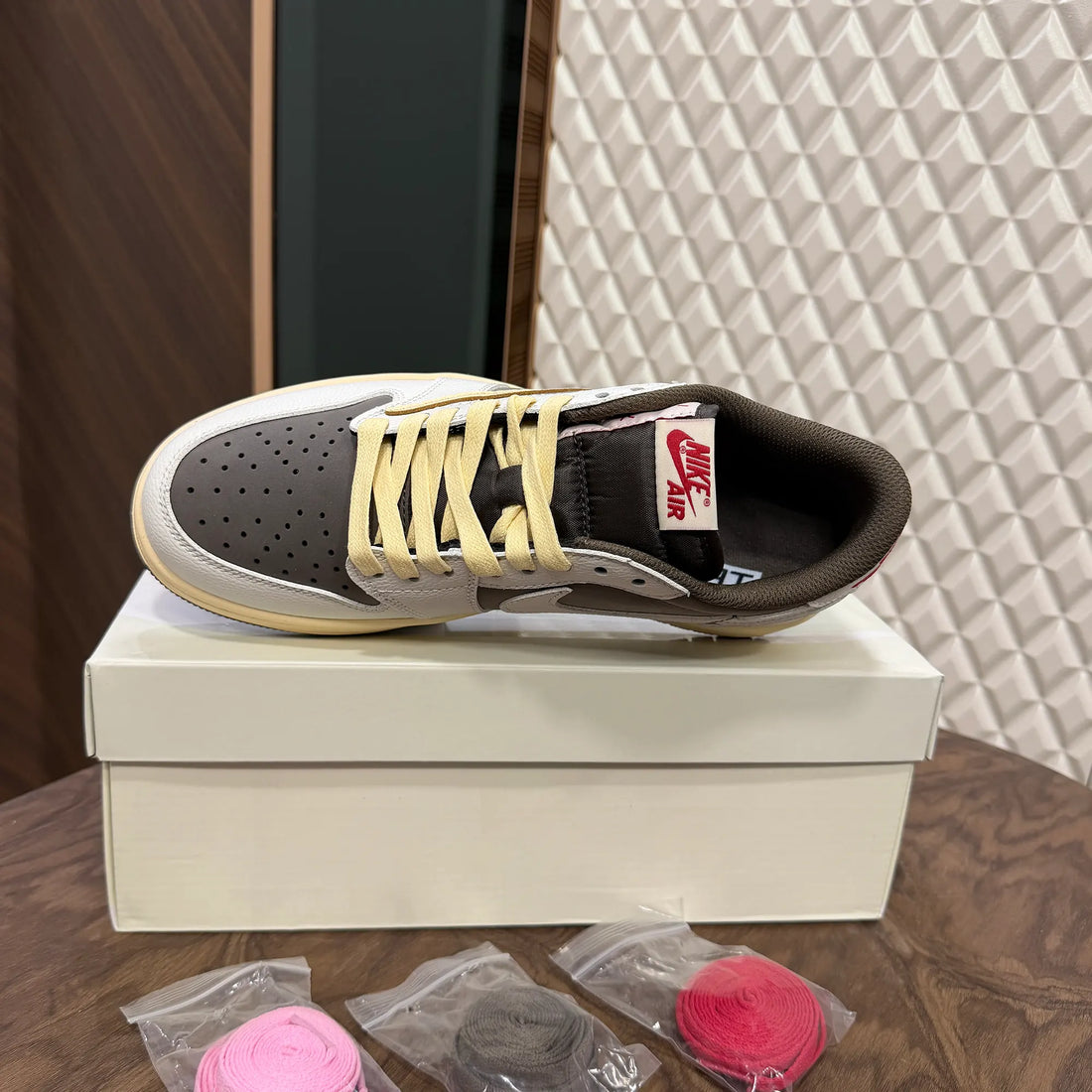 AJ 1 LOWS - REVERSE MOCHA (TRAVIS ) (PRM)