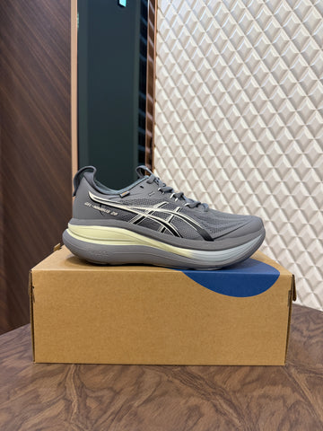 GEL NIMBUS 28 - CARBON CREAM