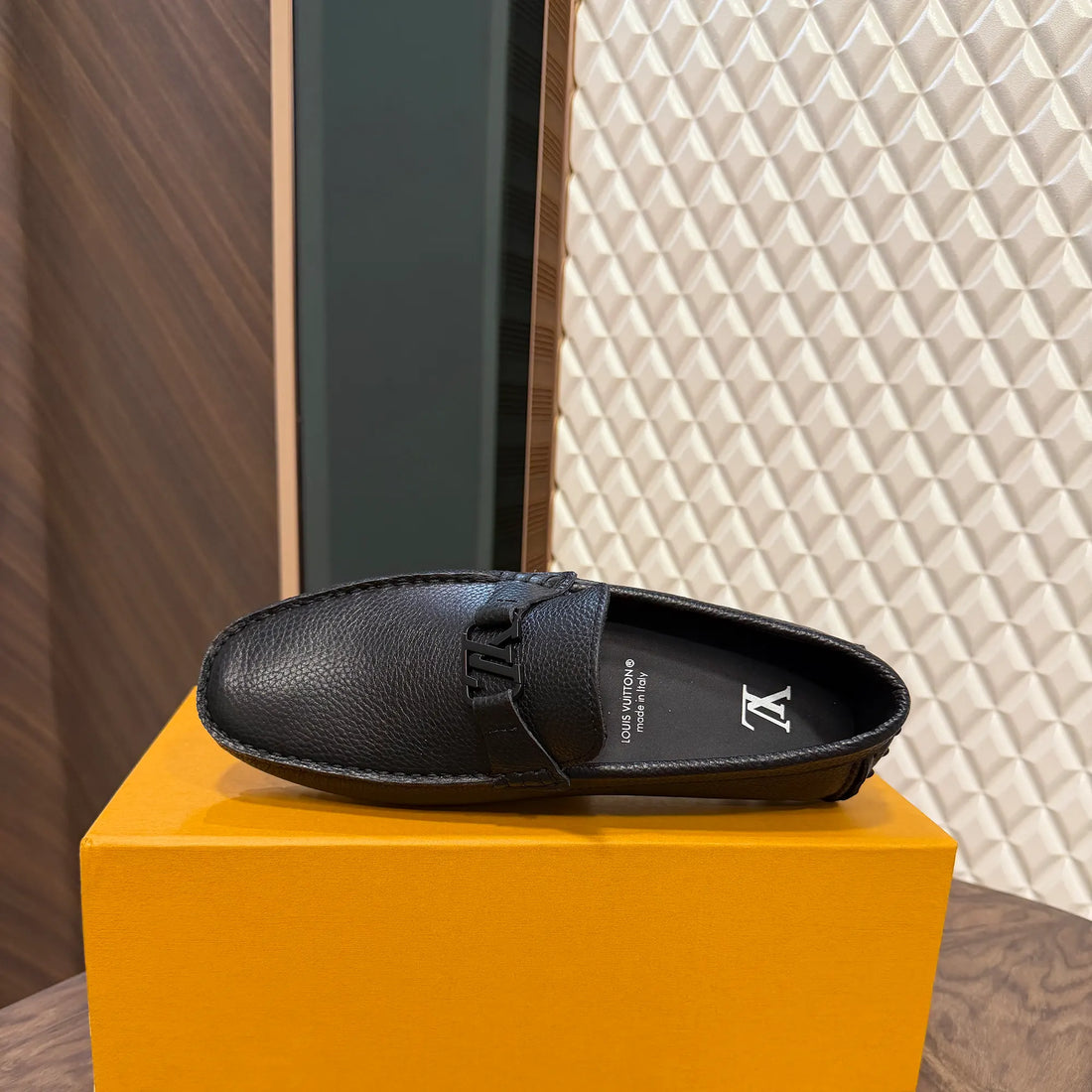 LOUI GRAIN LEATHER LOAFER - BLACK (5215-10)