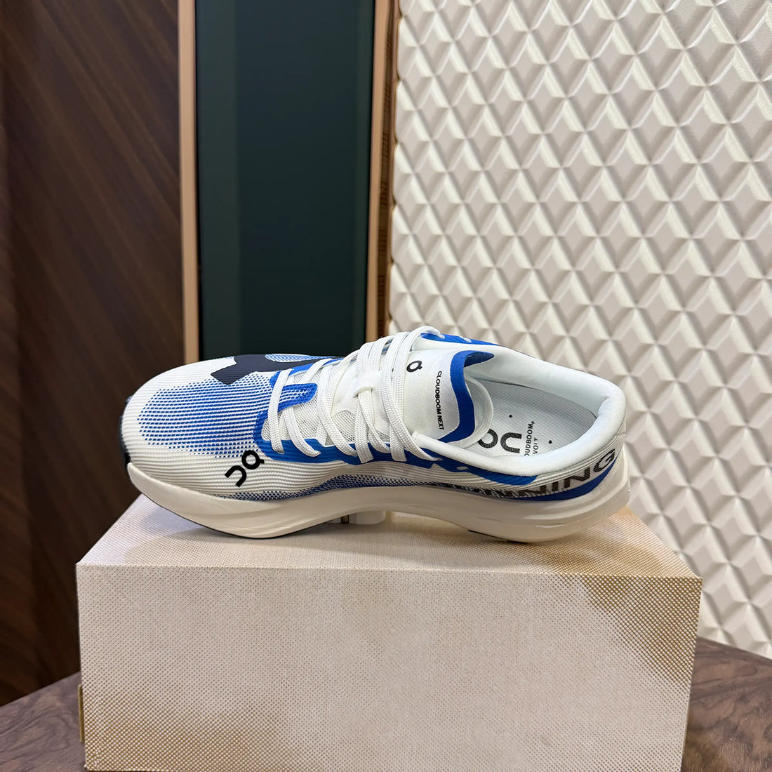 ON CLOUDBOOM VOLT - COBALT BLUE