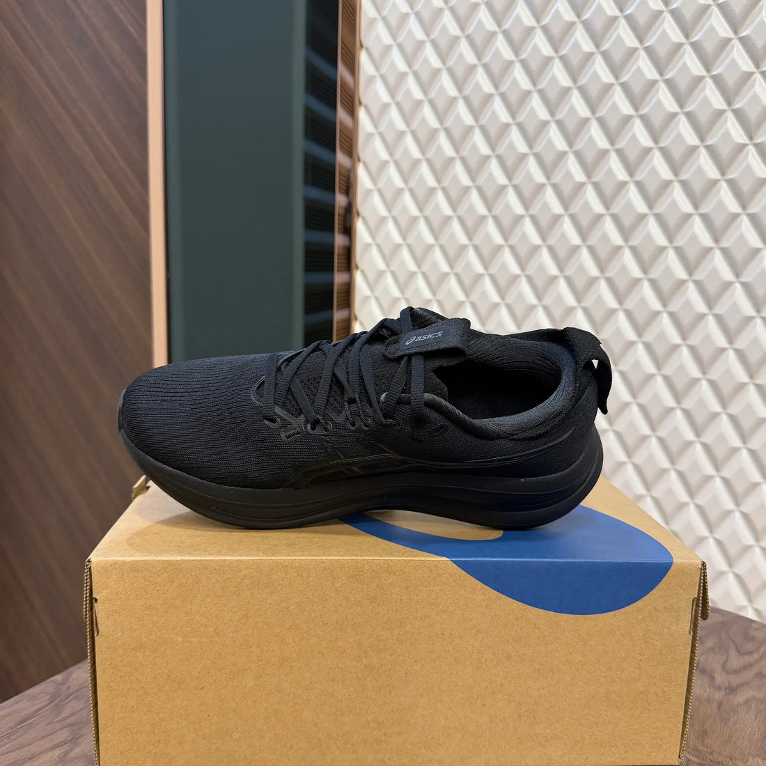 GEL NIMBUS 28 - ALL BLACK