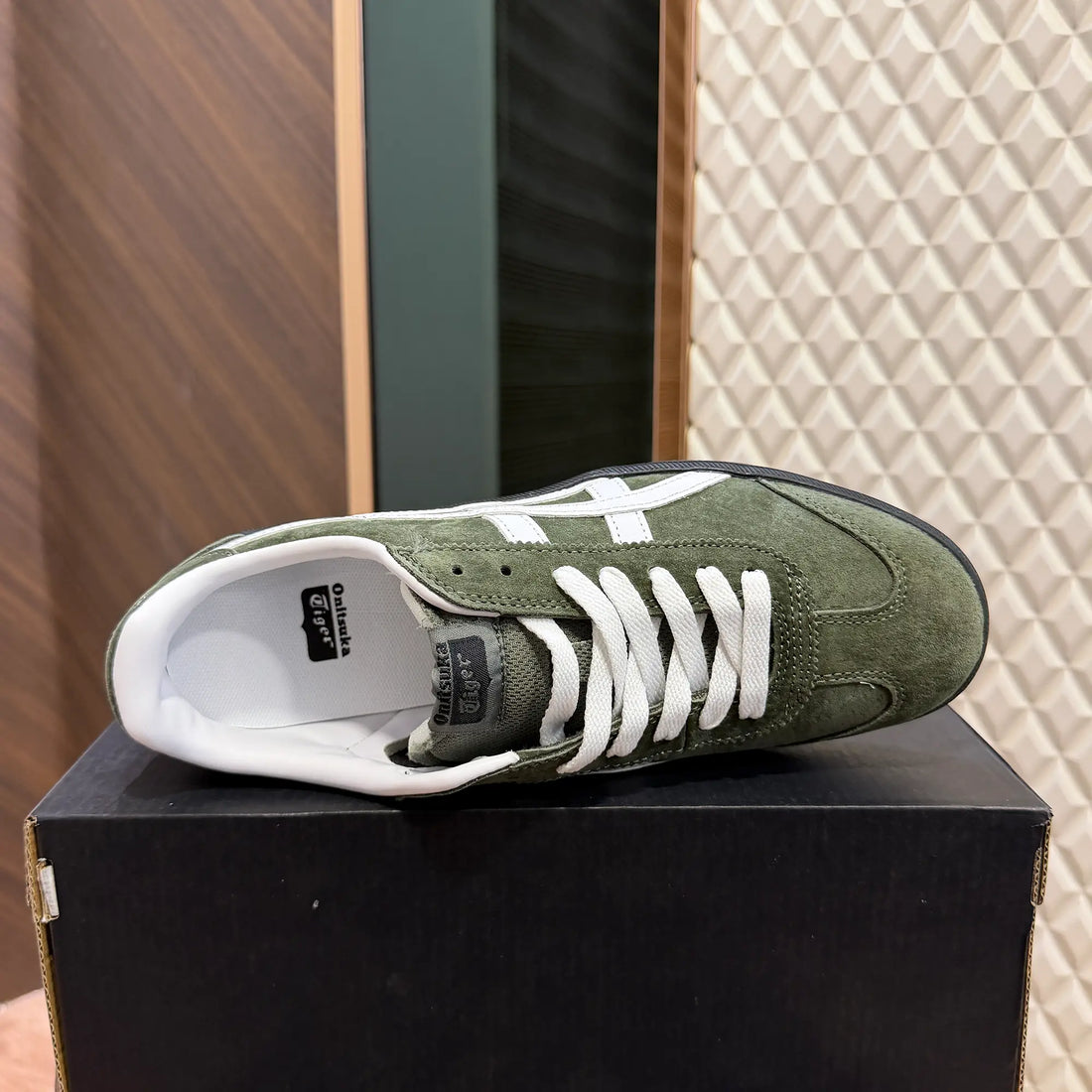 ONITSUKA TIGER TOKUTEN - BURNT GREEN (SUEDE)