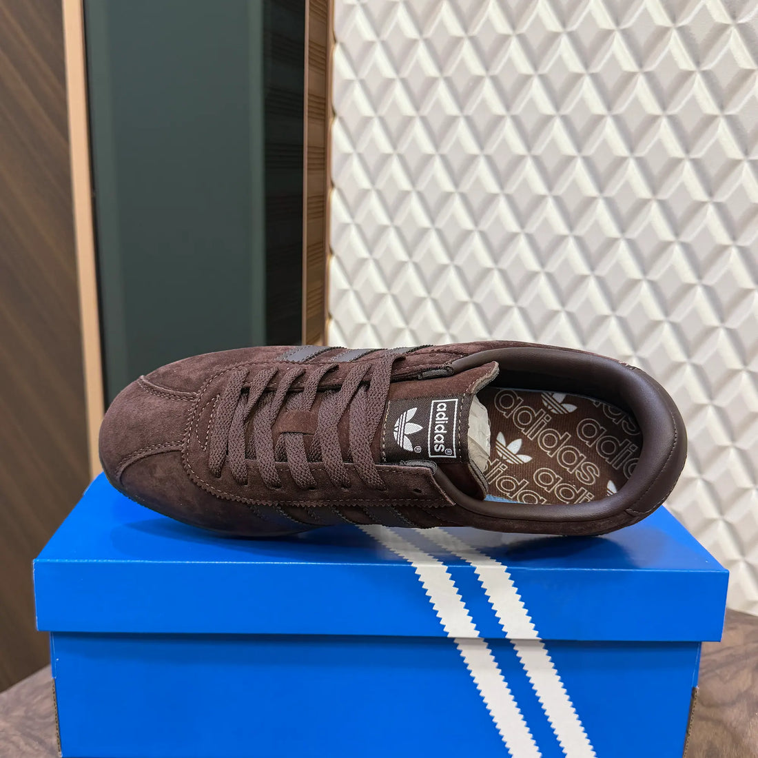 ADI EXCLUSIVE DUBLIN - BROWN GUM