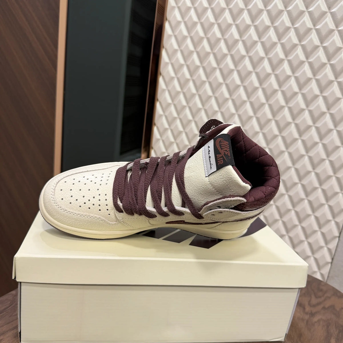 AJ 1 HIGHS - A MA MANIERE (SAIL & BURGUNDY)