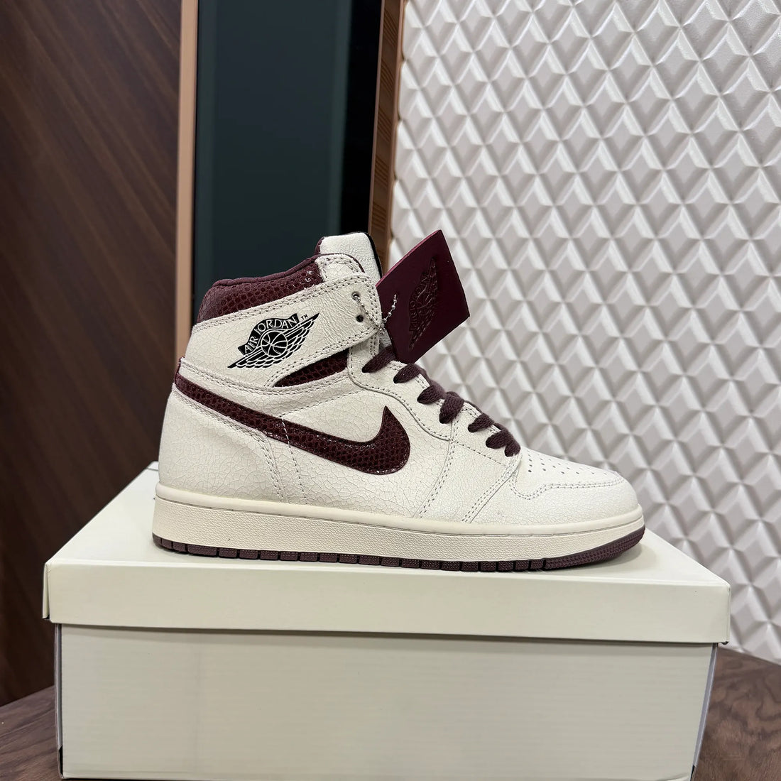 AJ 1 HIGHS - A MA MANIERE (SAIL & BURGUNDY)