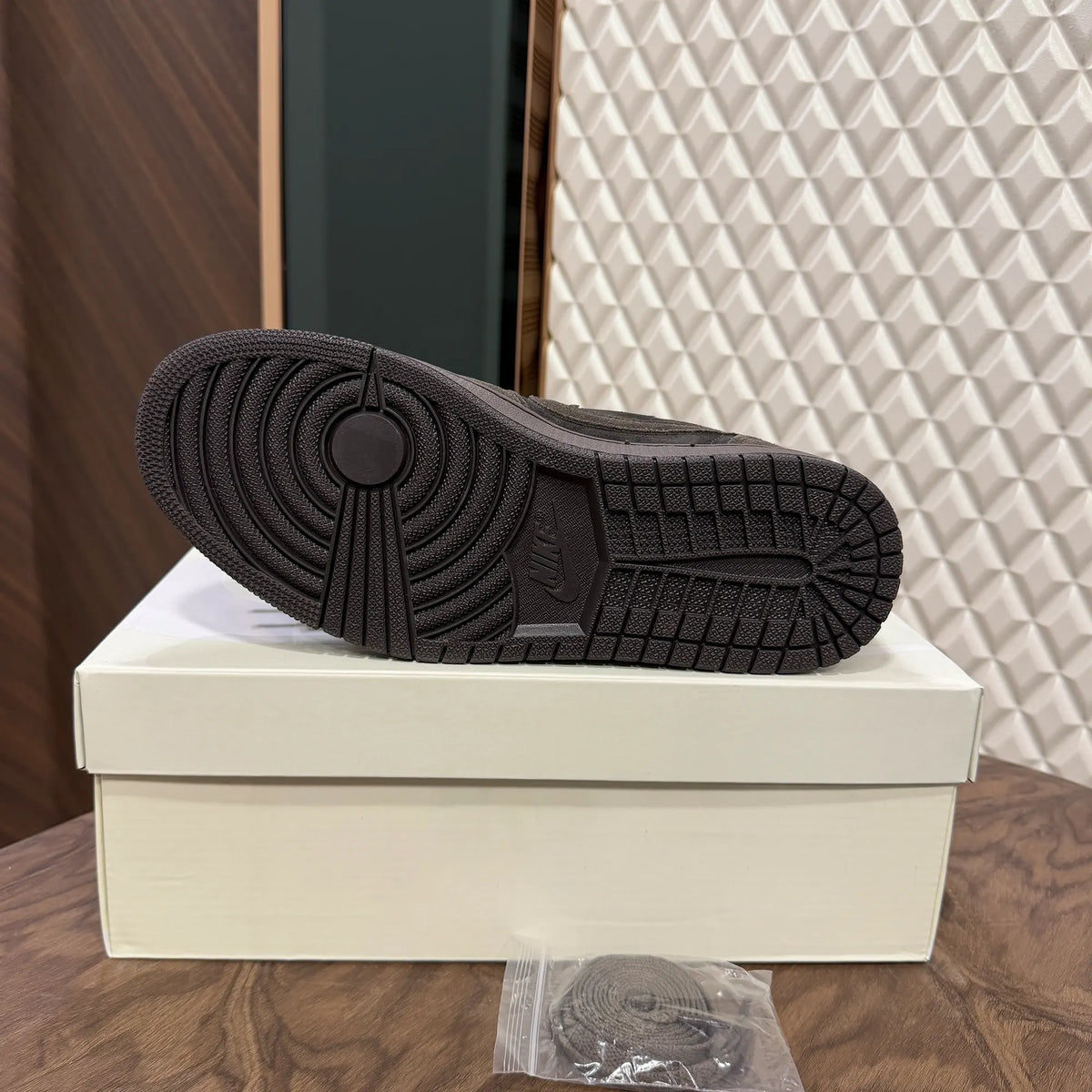 AJ 1 LOWS - VELVET BROWN (TRAVIS)