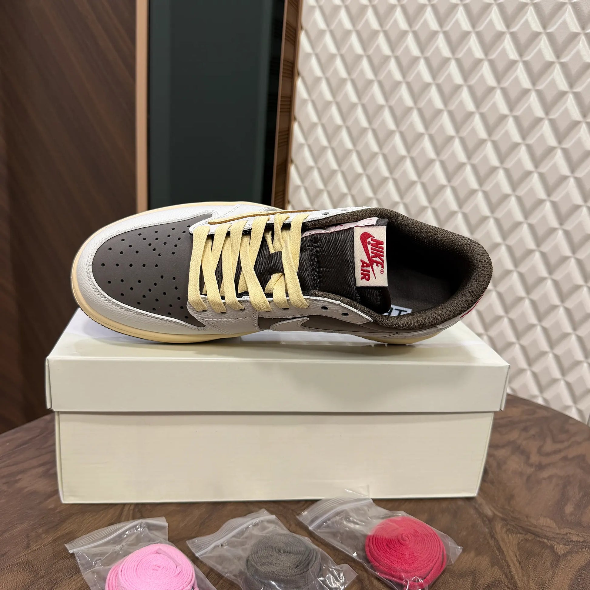 AJ 1 LOWS - REVERSE MOCHA (TRAVIS ) (PRM)
